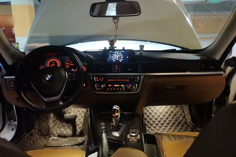 Used BMW 3 Series GT 2014 320i Design Package Model Center Console