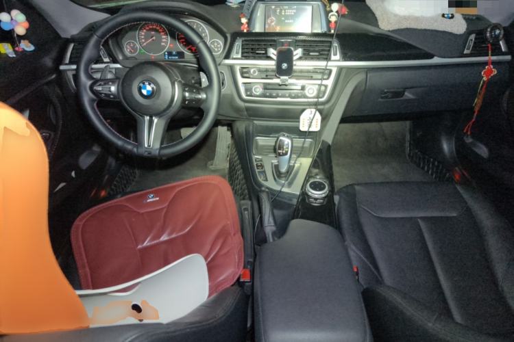 Used BMW 3 Series GT 2014 320i Leading Model Center Console