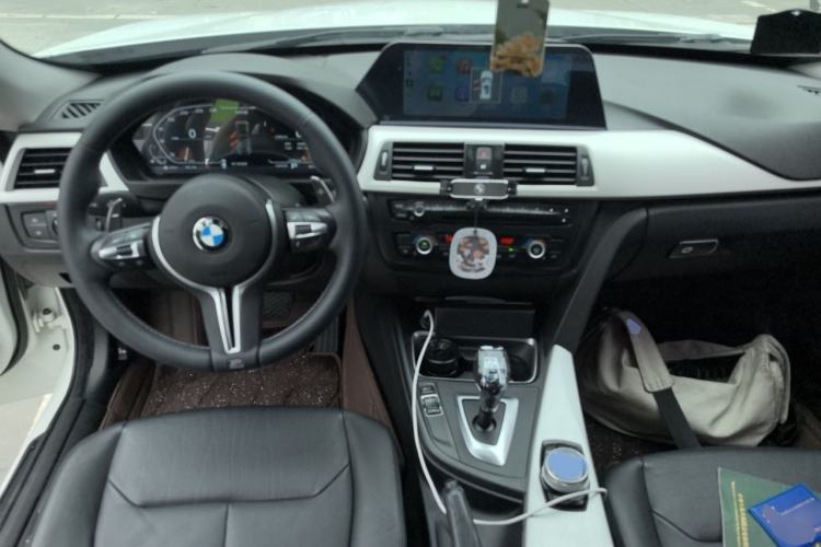 Used BMW 3 Series GT 2014 320i Leading Model Center Console