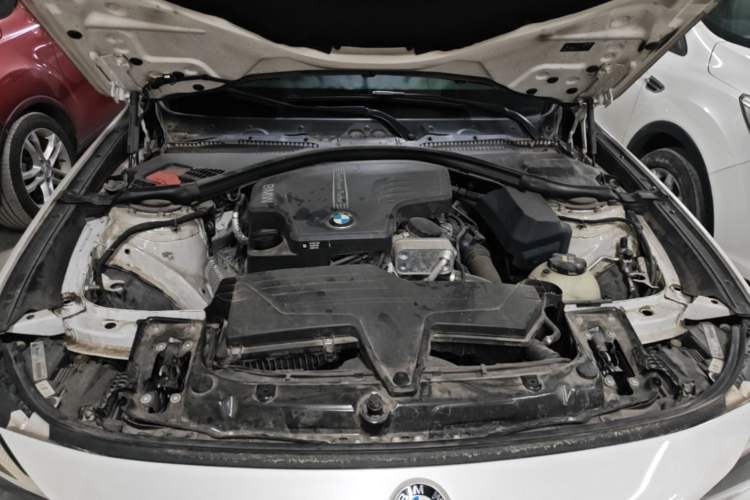 Used BMW 3 Series GT 2014 320i Leading Model Engine Bay