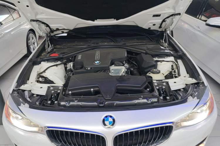 Used BMW 3 Series GT 2014 320i Leading Model Engine Bay