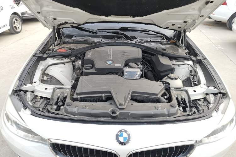 Used BMW 3 Series GT 2014 320i Leading Model Engine Bay