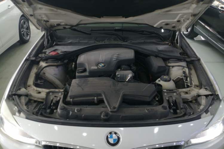 Used BMW 3 Series GT 2014 320i Leading Model Engine Bay