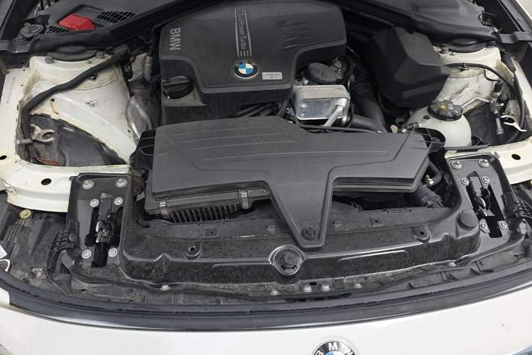 Used BMW 3 Series GT 2014 328i Design Package Model Engine Bay