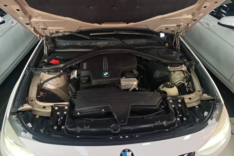 Used BMW 3 Series GT 2014 328i Design Package Model Engine Bay