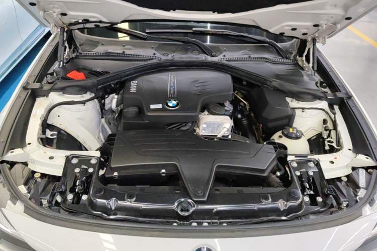 Used BMW 3 Series GT 2014 320i Leading Model Engine Bay