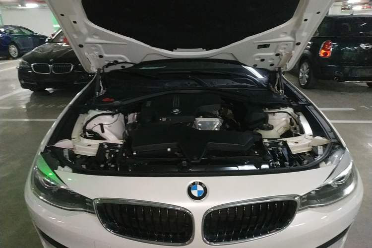 Used BMW 3 Series GT 2014 320i Leading Model Engine Bay