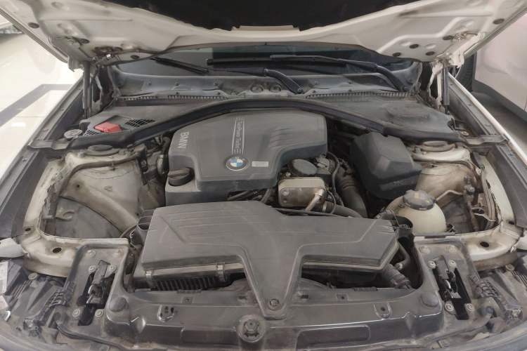 Used BMW 3 Series GT 2014 320i Design Package Model Engine Bay