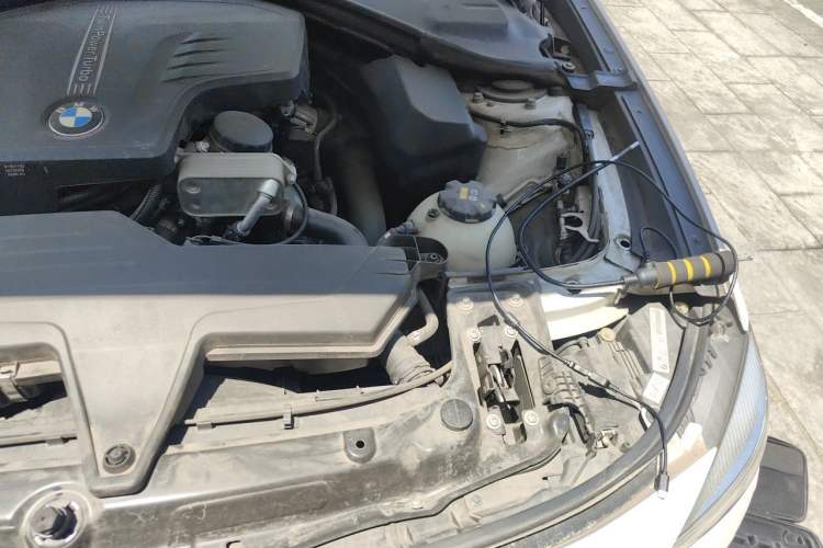 Used BMW 3 Series GT 2014 320i Leading Model Engine Bay Left