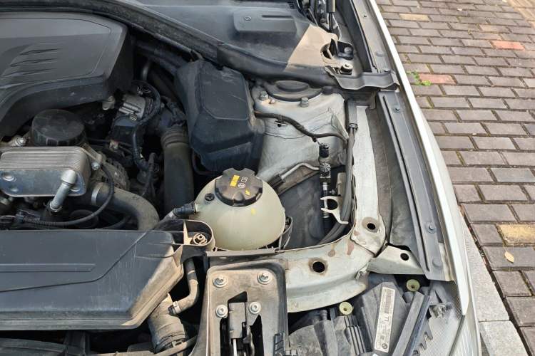 Used BMW 3 Series GT 2014 320i Leading Model Engine Bay Left