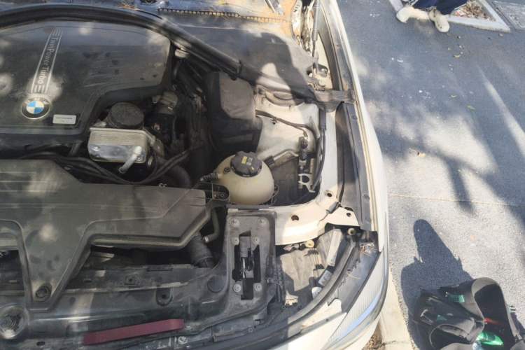 Used BMW 3 Series GT 2014 320i Leading Model Engine Bay Left