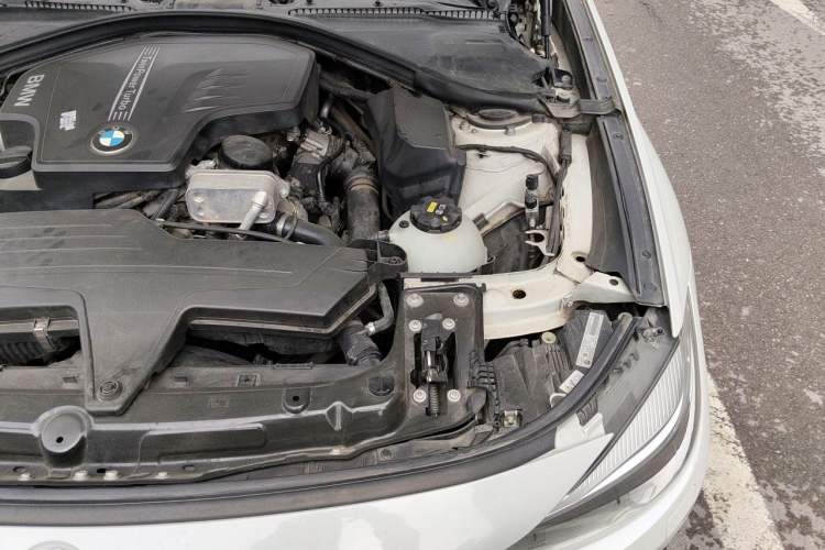 Used BMW 3 Series GT 2014 320i Leading Model Engine Bay Left