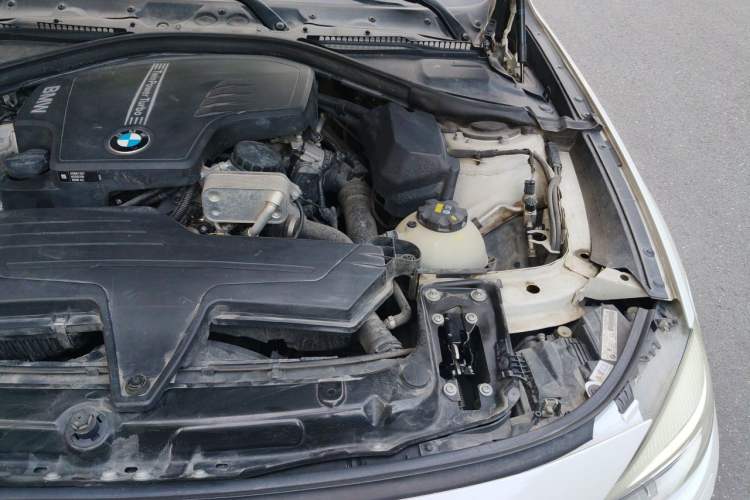 Used BMW 3 Series GT 2014 320i Leading Model Engine Bay Left