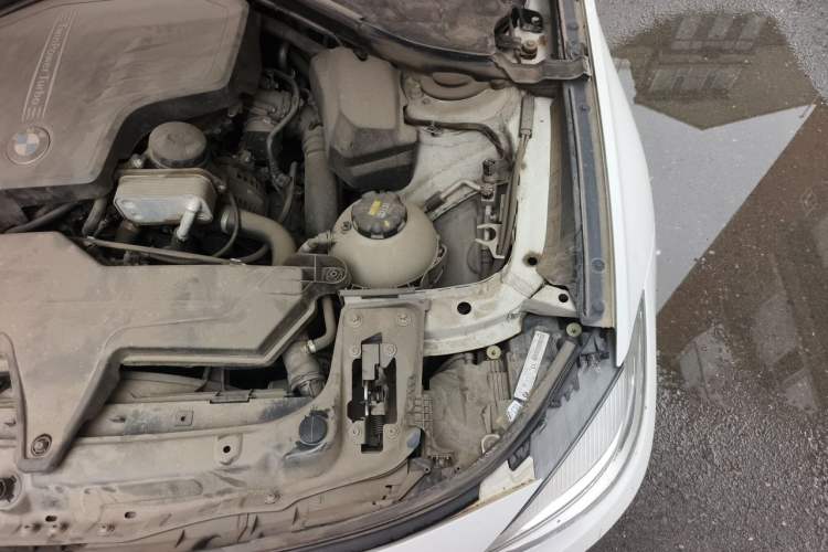 Used BMW 3 Series GT 2014 320i Leading Model Engine Bay Left