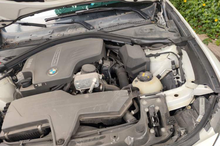 Used BMW 3 Series GT 2014 320i Leading Model Engine Bay Left