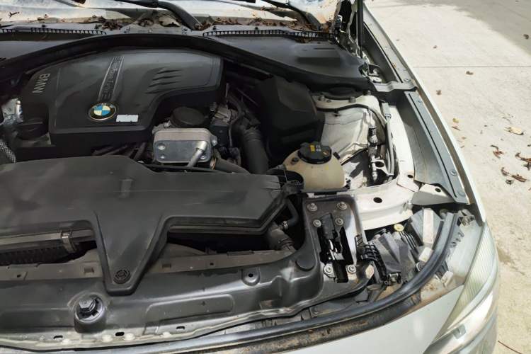 Used BMW 3 Series GT 2014 320i Leading Model Engine Bay Left