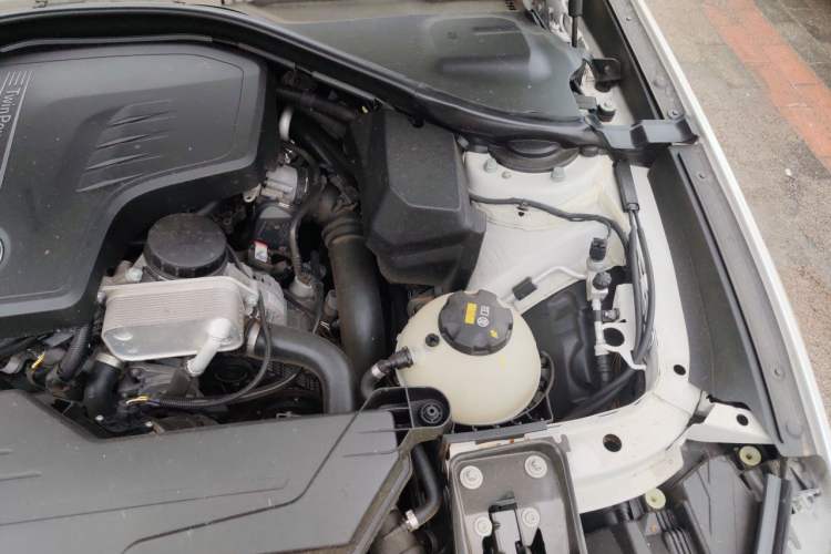 Used BMW 3 Series GT 2014 320i Leading Model Engine Bay Left
