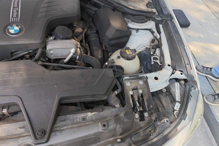 Used BMW 3 Series GT 2014 320i Leading Model Engine Bay Left