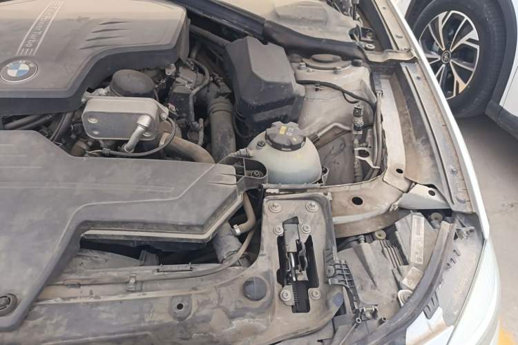 Used BMW 3 Series GT 2014 320i Leading Model Engine Bay Left