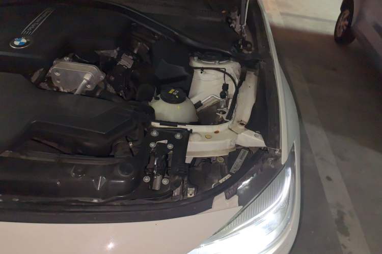 Used BMW 3 Series GT 2014 320i Leading Model Engine Bay Left