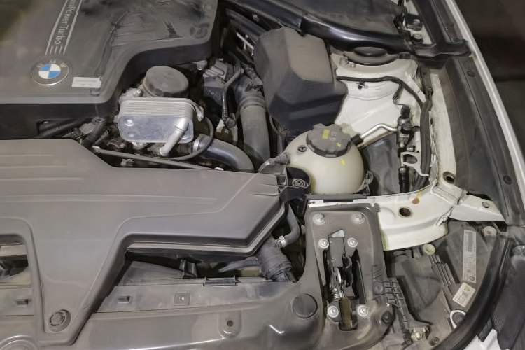 Used BMW 3 Series GT 2014 320i Design Package Model Engine Bay Left