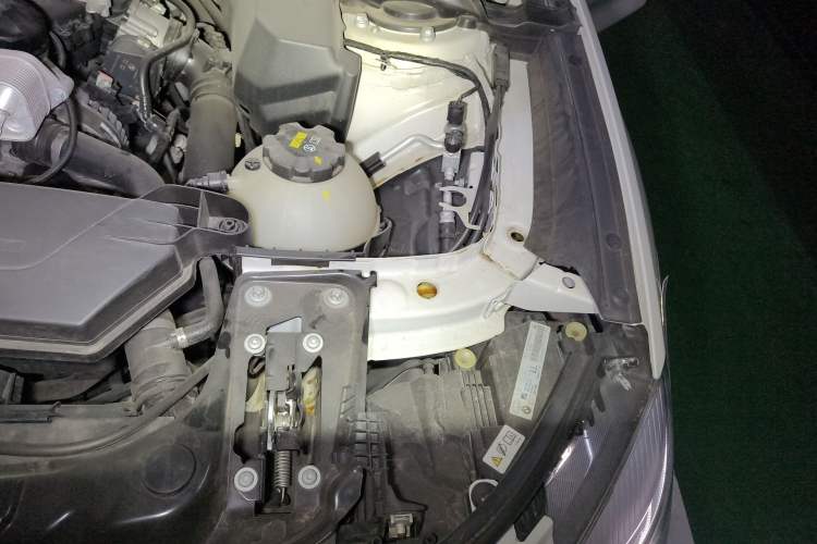 Used BMW 3 Series GT 2014 320i Leading Model Engine Bay Left