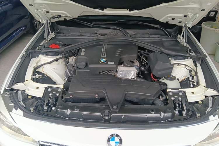 Used BMW 3 Series GT 2014 328i Design Package Model Engine Bay