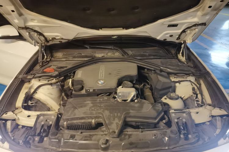 Used BMW 3 Series GT 2014 320i Design Package Model Engine Bay