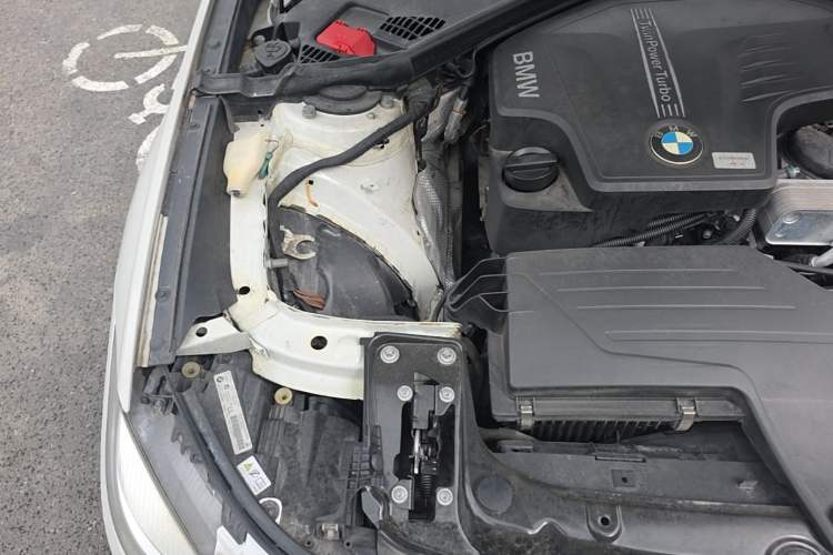 Used BMW 3 Series GT 2014 328i Design Package Model Engine Bay Right