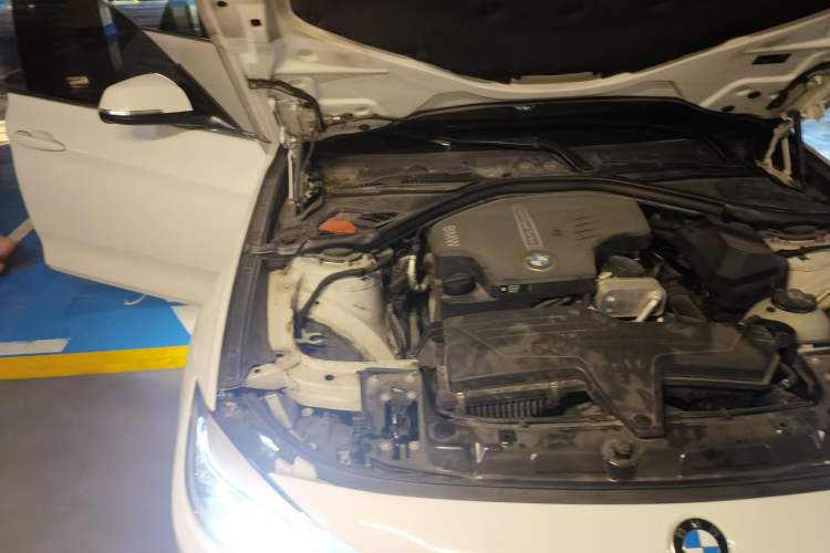 Used BMW 3 Series GT 2014 320i Design Package Model Engine Bay Right