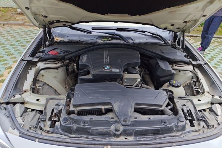 Used BMW 3 Series GT 2014 328i Design Package Model Engine Bay