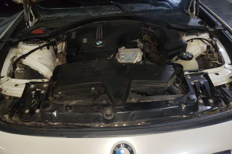 Used BMW 3 Series GT 2014 320i Leading Model Engine Bay