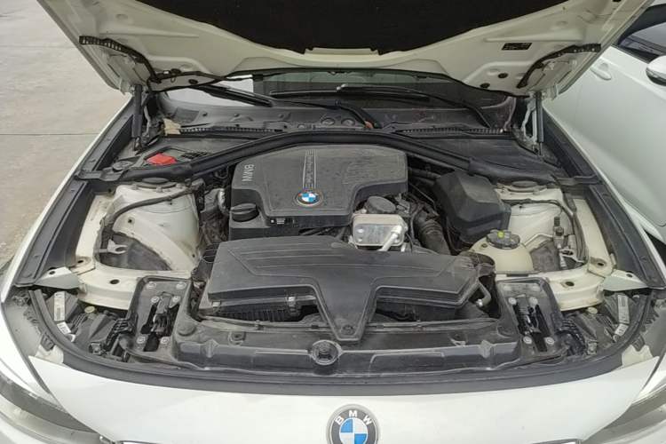 Used BMW 3 Series GT 2014 320i Leading Model Engine Bay