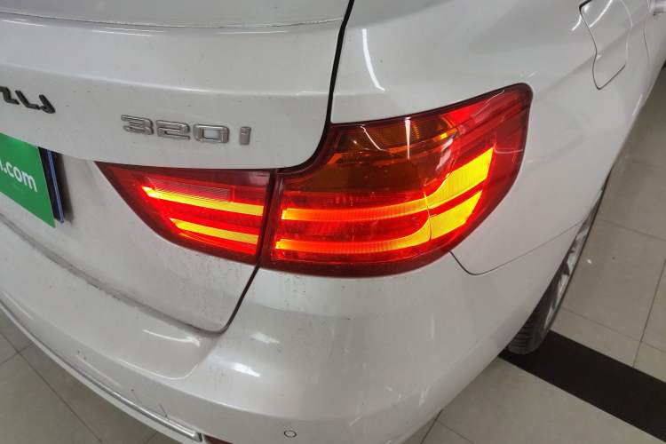 Used BMW 3 Series GT 2014 320i Design Package Model Exterior 3