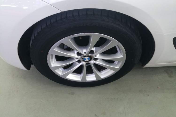 Used BMW 3 Series GT 2014 320i Leading Model Exterior 4