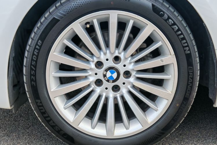 Used BMW 3 Series GT 2014 320i Leading Model Exterior 4