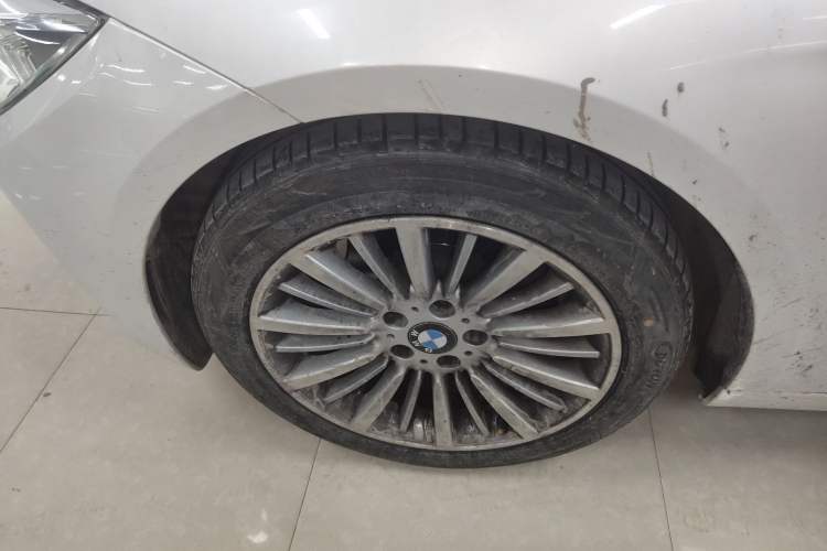 Used BMW 3 Series GT 2014 320i Design Package Model Exterior 4