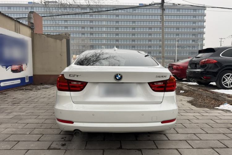 Used BMW 3 Series GT 2014 320i Leading Model Exterior 4