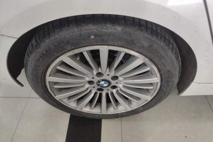 Used BMW 3 Series GT 2014 320i Design Package Model Exterior 5
