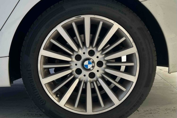 Used BMW 3 Series GT 2014 320i Design Package Model Exterior 5