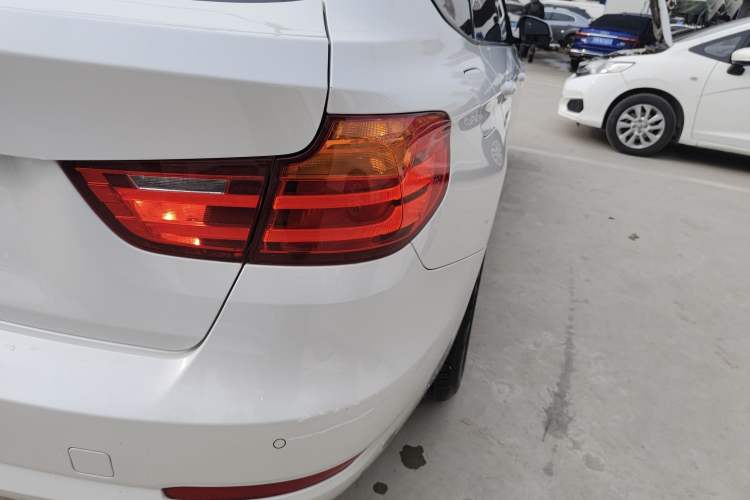 Used BMW 3 Series GT 2014 320i Leading Model Exterior 6