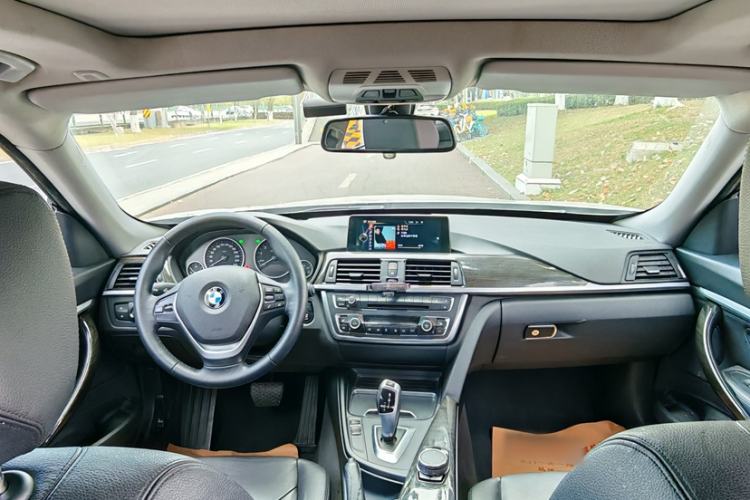 Used BMW 3 Series GT 2014 320i Leading Model Exterior 6