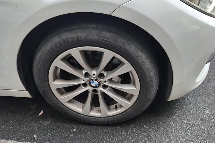 Used BMW 3 Series GT 2014 320i Leading Model Exterior 7