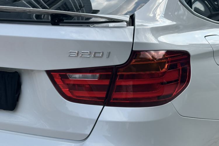 Used BMW 3 Series GT 2014 320i Design Package Model Exterior 9