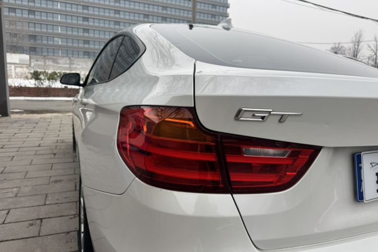 Used BMW 3 Series GT 2014 320i Leading Model Exterior 9