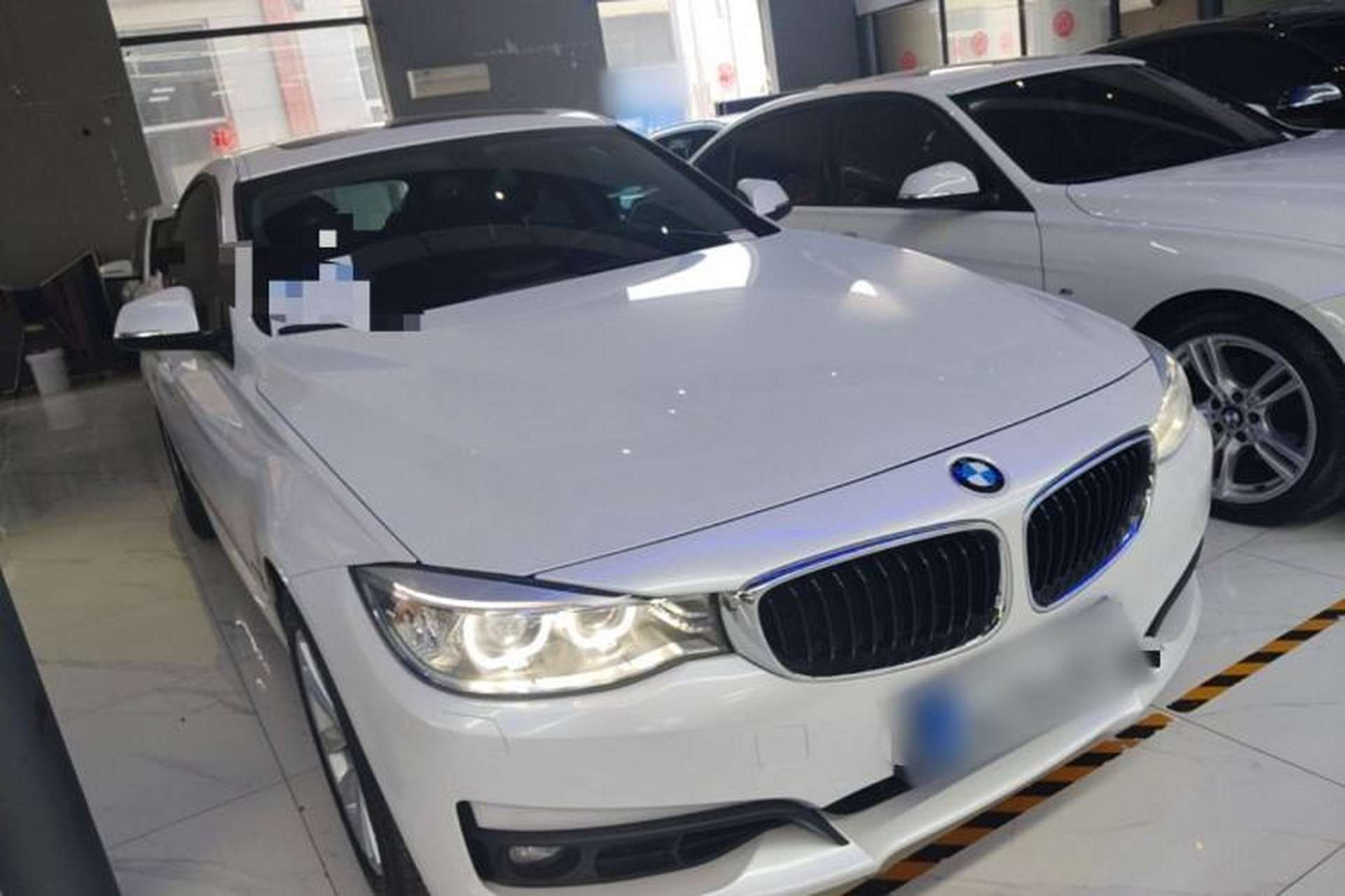 Used BMW 3 Series GT 2014 320i Leading Model Front Right 45 Deg