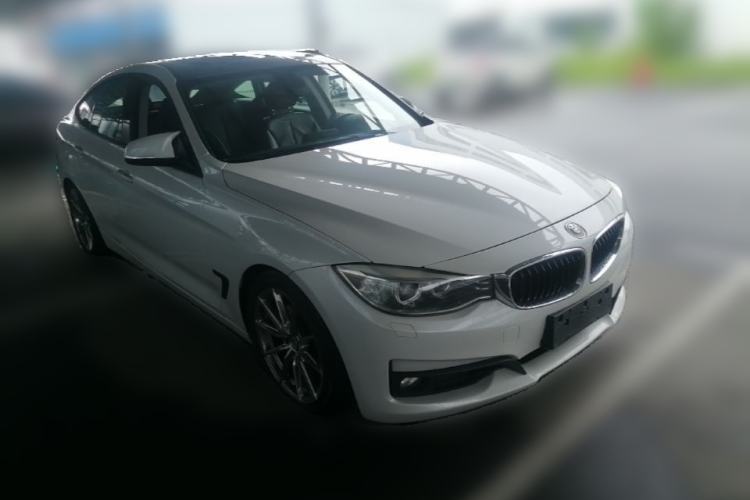 Used BMW 3 Series GT 2014 320i Leading Model Front Right 45 Deg