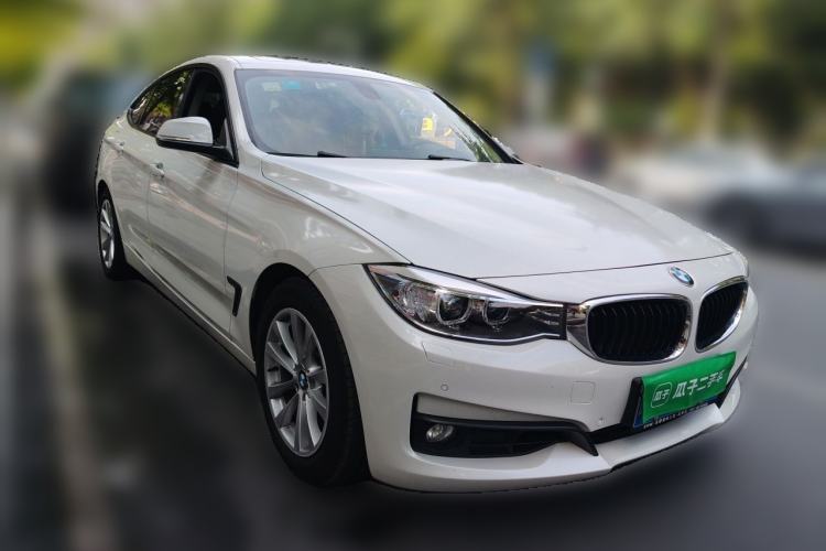 Used BMW 3 Series GT 2014 320i Leading Model Front Right 45 Deg