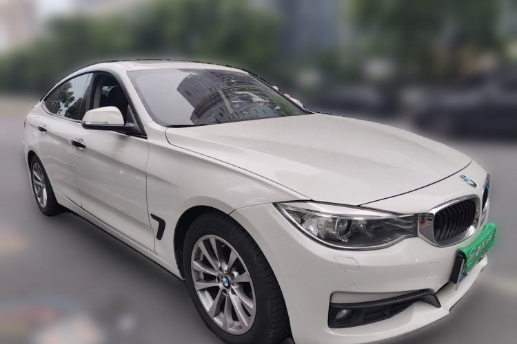 Used BMW 3 Series GT 2014 320i Leading Model Front Right 45 Deg
