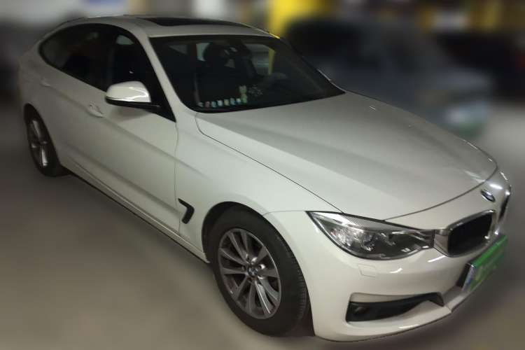 Used BMW 3 Series GT 2014 320i Leading Model Front Right 45 Deg